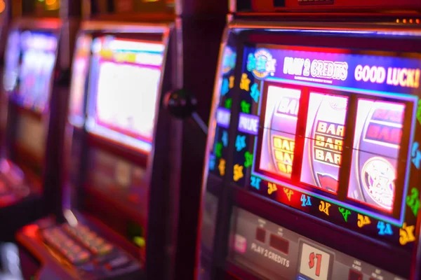goto77 login app showing live-dealer blackjack table with real dealer and multilingual interface
